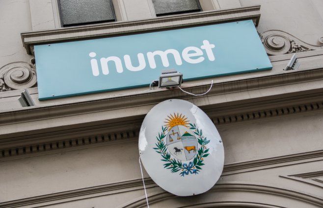 Foto: FocoUy. Fachada del edificio de Inumet en Montevideo.