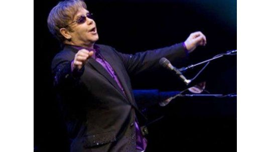 Elton John tentado por el nuevo Hotel Casino Carrasco