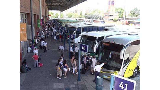 Tiroteo en Tres Cruces: una niña, 2 policías y un bombero heridos