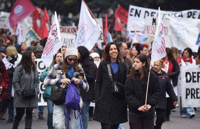 Marcha de sindicatos de la educación. Foto: Foco Uy
