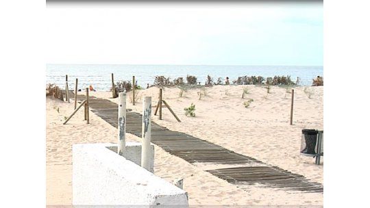 Intendencia pone barreras pare evitar fuga de arena en playas