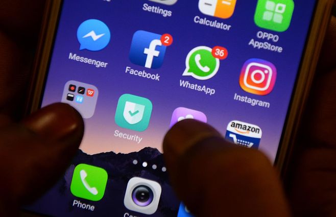 telefono-notificaciones-whatsapp-facebook.jpg