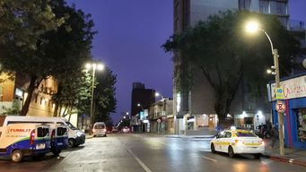 un hombre fue apunalado en el cuello y esta grave; hay un detenido por intento de homicidio