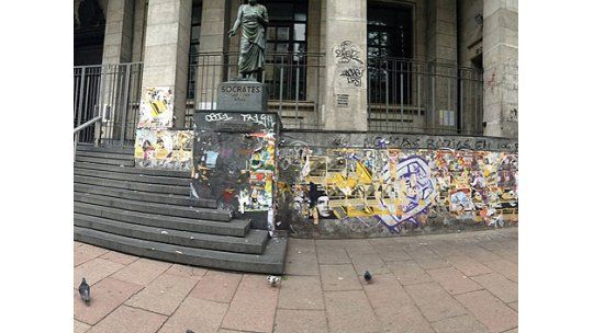 Vamos Uruguay retiró su pegatina de la Biblioteca Nacional