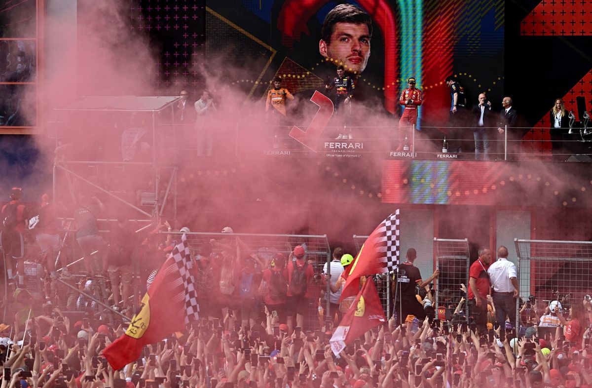 Foto: AFP. Max Verstappen en el podio. Foto: AFP. Max Verstappen en el podio.