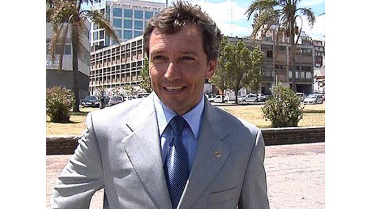 Jorge Larrionda no dirigirá el clásico