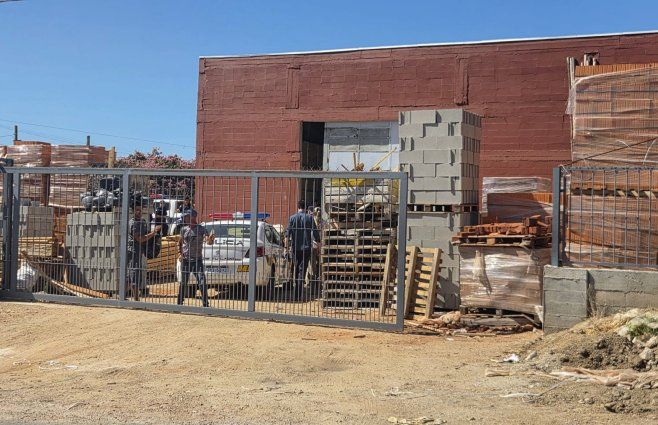 Foto: Eduardo Castro, Subrayado. Accidente laboral fatal en Las Piedras.