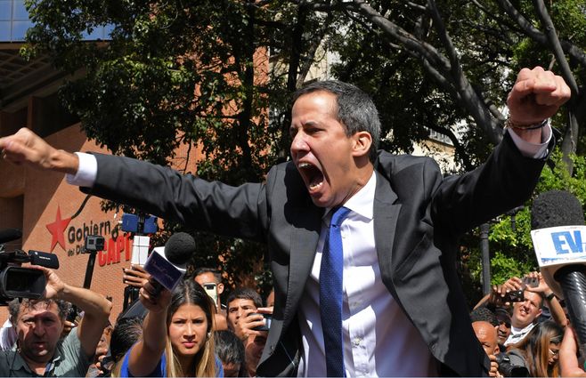 Juan-Guaidó-enero-parlamento-AFP.jpg