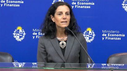 calificadora mantuvo el grado inversor de uruguay y la ministra de economia celebra