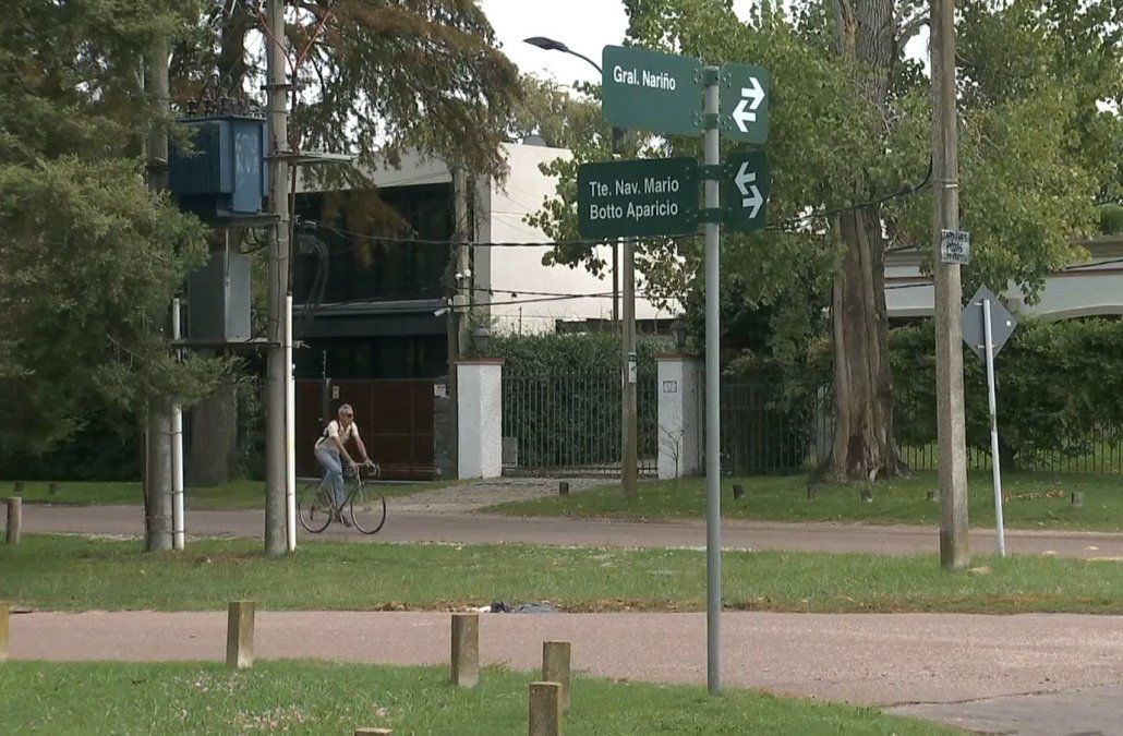 Guardias a los tiros en Carrasco para evitar ser rapiñados frente a residencia de la Embajada de EEUU