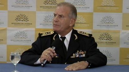 policia paso cuatro veces por la escuela pero no vio al doble homicida