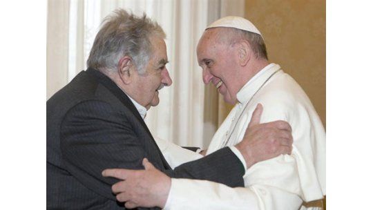 Mujica le pidió al Papa que la Iglesia ayude a los más pobres