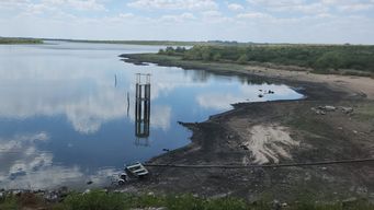 asi esta la represa de paso severino: bajo tres metros y la reserva de agua cayo a la mitad