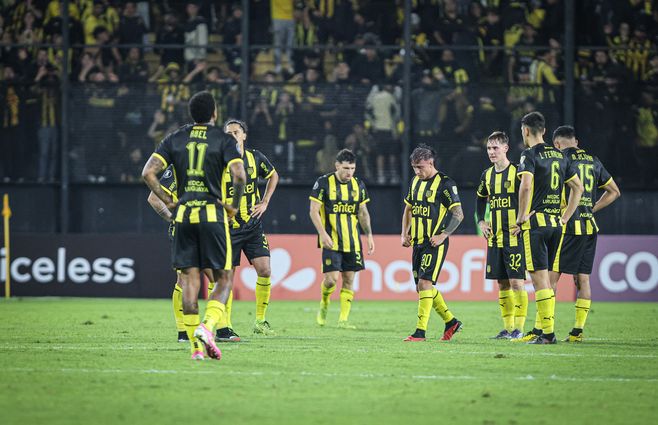 Foto: FocoUy. Peñarol perdió 2-1 con Platense por Copa Libertadores.