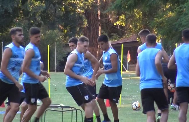 uruguay-sub-20-entrena.jpg