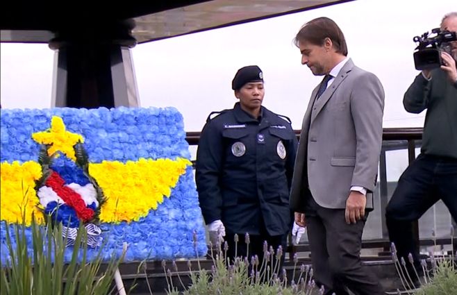 Lacalle Pou en acto por los Mártires de la Aviación Militar.