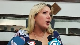 ripoll acuso a adeom de persecucion politica; el sindicato respondio que fue ella quien hizo el reglamento