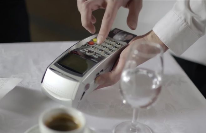 débito-crédito-tarjeta-pos-restaurante.jpg