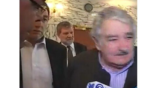 Mujica quiere ver patas a la sota y Topolansky elogió a Tabaré