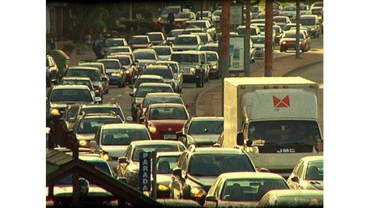 Caos de tránsito en rambla: IM estudia estacionamientos satélites