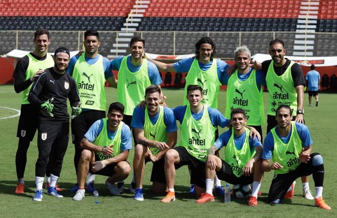 Parte de la Selección Uruguaya, en el último entrenamiento previo al partido Uruguay-Perú.