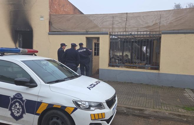 Un hombre falleció tras incendio en residencial de Santa Lucía. Foto: Eduardo Castro, Subrayado.