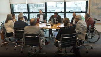 Yamandú Orsi con los ministros y jerarcas del gabinete productivo. Foto: captura de video de Presidencia.