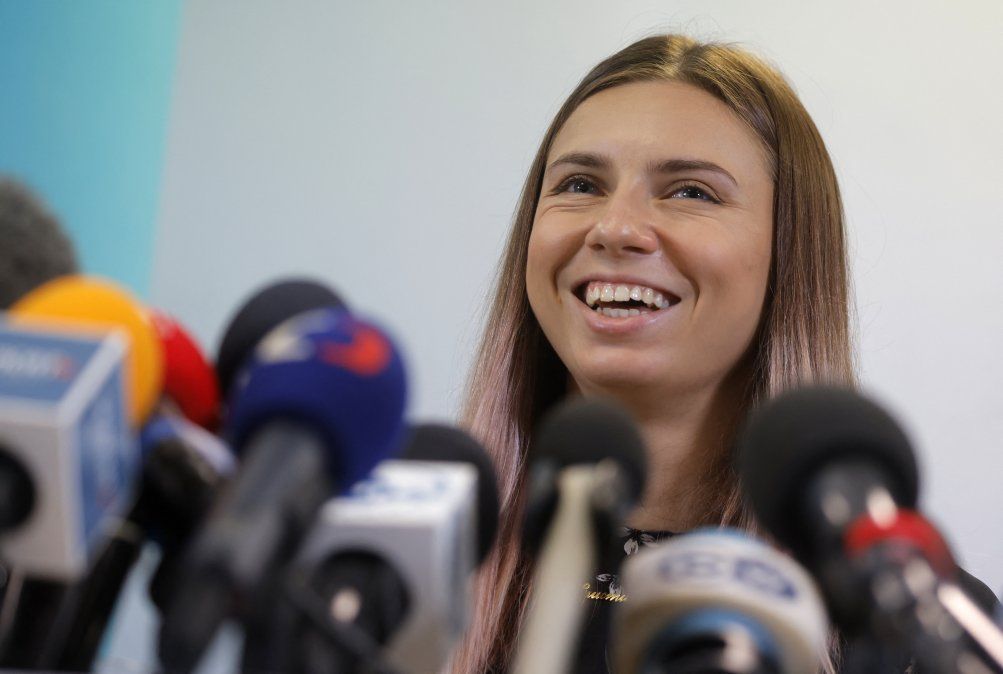 La atleta olímpica bielorrusa Krystsina Tsimanouskaya dijo que estaba feliz de estar a salvo, un día después de su llegada a Polonia