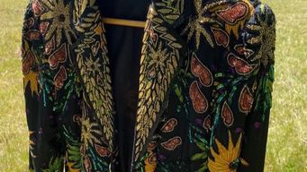 remate de vestuario de carlos perciavalle: subastaron el 60% de los lotes y algunos trajes alcanzaron los usd 900