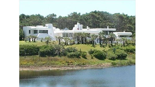 Demolerán la emblemática casa junto a la Laguna del Diario