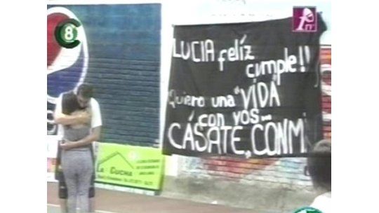 Basketbolista salteño le pidió casamiento a su novia en la cancha