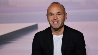 a los 40 anos, andres iniesta anuncio que deja el futbol profesional y seguira como entrenador