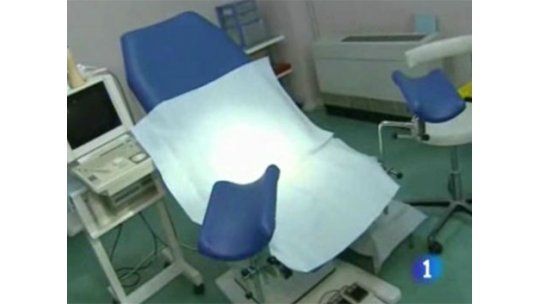 Ginecólogo filmaba pacientes en EEUU: US$ 190 millones de multa
