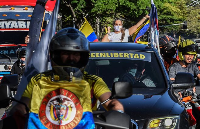 Alvaro-Uribe-libre.jpg