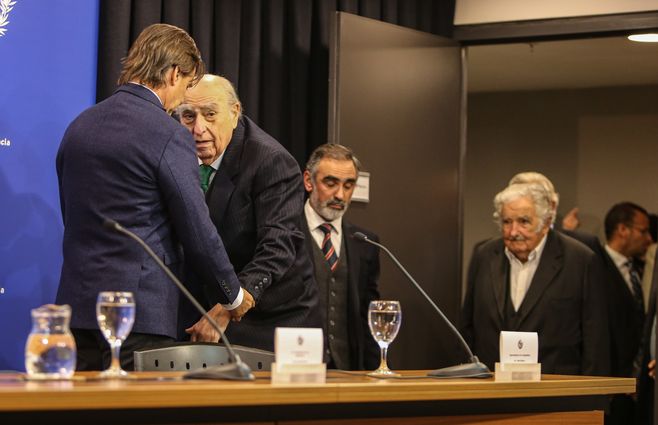 caida sanguinetti foco uy (2).jpg