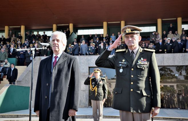 Las tensiones entre el presidente Vázquez y el excomandante Manini Ríos evidenciaron contrastes entre la agenda del gobierno y de las actuales Fuerzas Armadas 