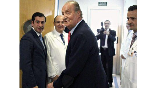 El Rey de España pide perdón por cazar elefantes