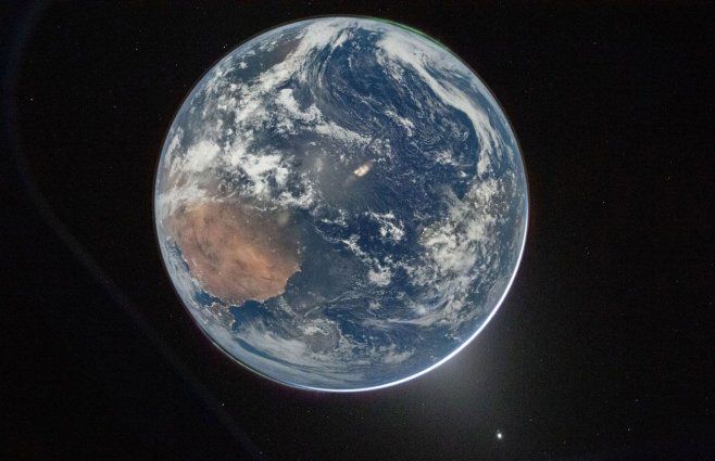 La foto de la Tierra que sacaron desde el Artemis II durante su viaje hacia la Luna. Foto: de la NASA, publicada por AFP.