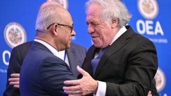 Foto: AFP. Albert Ramdin y Luis Almagro.