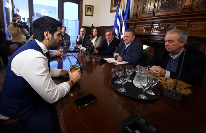 reunion-blancos-y-colorados-foco-uy