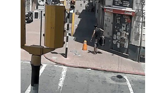 Un delincuente robó una valija, quedó filmado y marchó a prisión