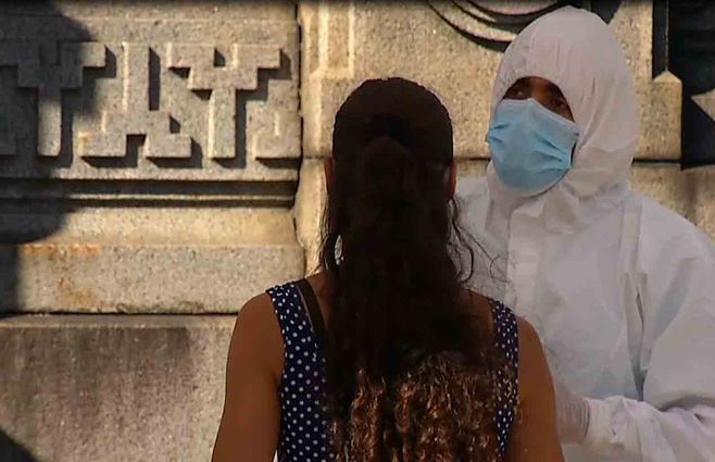 ASSE instaló un móvil para hisopados en la explanada del Palacio Legislativo