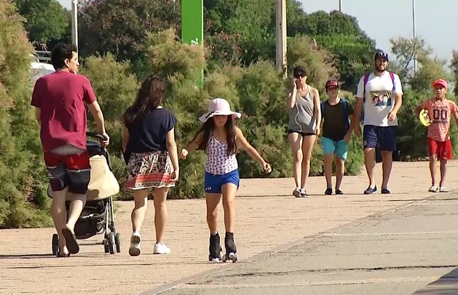 gente-rambla-calor-verano.jpg
