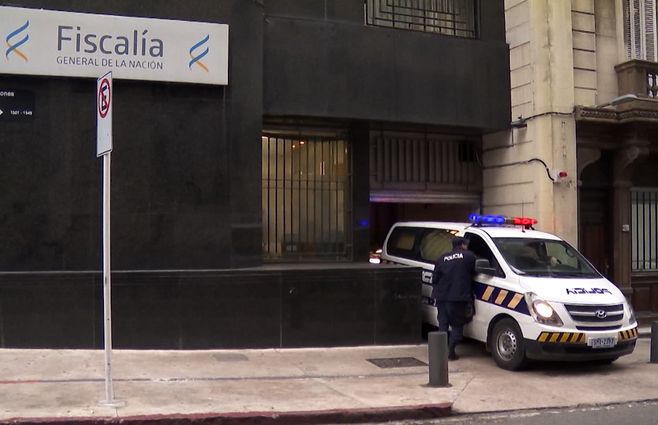patrullero-en-fiscalia-detenido-arrestado-fachada