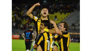 Peñarol lo dio vuelta: 2 a 1 ante Arsenal y mantienen la chance