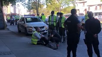 fiscal pedira la condena del hombre que golpeo al inspector de transito en avenida italia