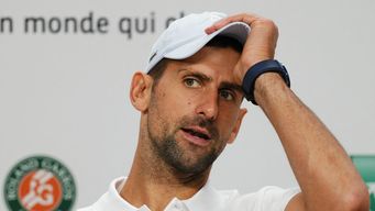 djokovic se retira de roland garros; sinner y alcaraz en semifinales