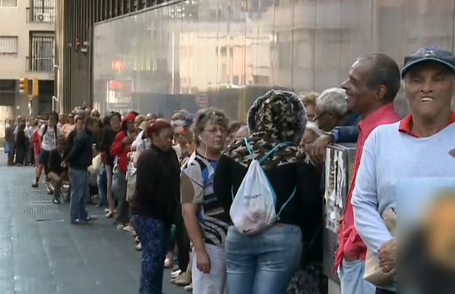 filas-jubilados-brou.jpg
