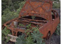 Retiran 20 automóviles incendiados y escondidos en cañada