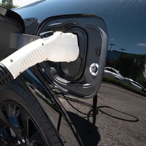 Vehículos eléctricos pagarán Imesi desde enero de 2027. Foto: archivo AFP. Vehículos eléctricos pagarán Imesi desde enero de 2027. Foto: archivo AFP.